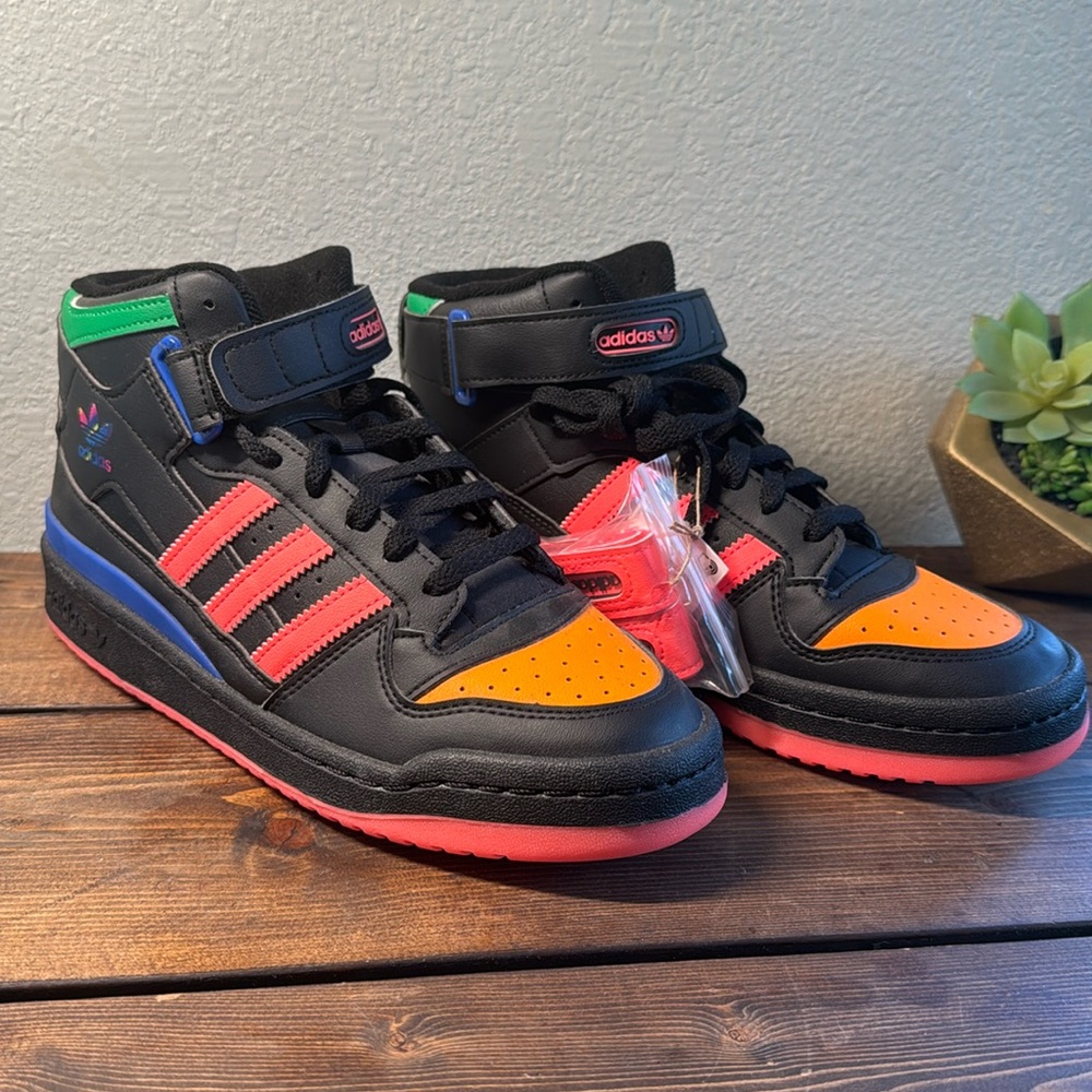 Adidas Forum Mid 
Size men’s 8